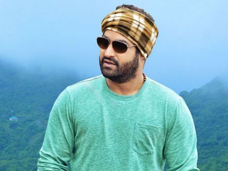 నమ్మక తప్పని నిజం: నంబర్ 1 స్థానం ఎన్టీఆర్ దే, 10 ప్లేస్ కి జారిన మెగాస్టార్