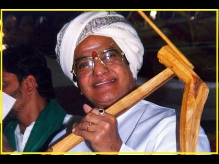 ఎన్టీఆర్ బయోపిక్ : ఎక్కువ ఊహించకండి కథ కొంతవరకే....