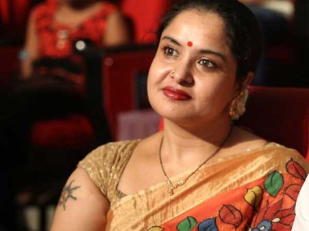 ఆ వ్యక్తి వల్లే తల్లిని అయ్యా.. ఆ సమయంలో ఏడ్చాను.. నటి ప్రగతి