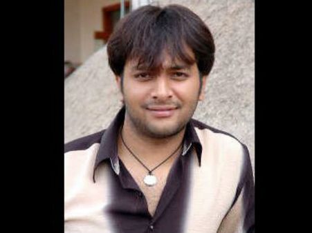 ఇండస్ట్రీ షాక్: డ్రగ్స్ రాకెట్ లో పట్టుబడ్ద ‘నువ్వొస్తానంటే నేనొద్దంటానా’ అభిషేక్‌