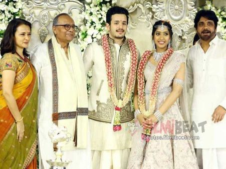 అఖిల్ పెళ్లిపై షాకిచ్చిన జ్యోతిష్కుడు, చైతూపై కూడా బాంబు పేల్చాడు!