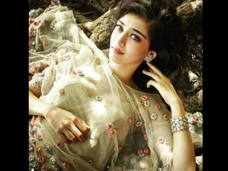 అక్కకంటే దారుణంగా..., ఐరన్‌లెగ్ అంటున్నారు పాపం