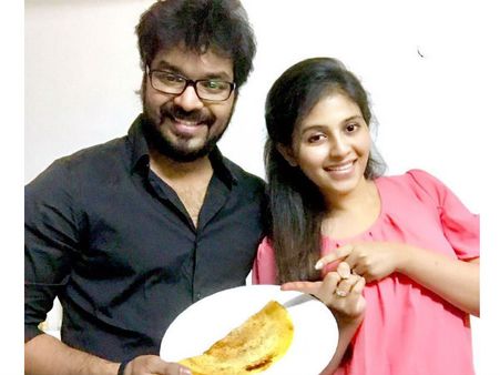 దోశ సాక్షిగా...: అతడితో హీరోయిన్ అంజలి లవ్ ఎఫైర్ నిజమే?