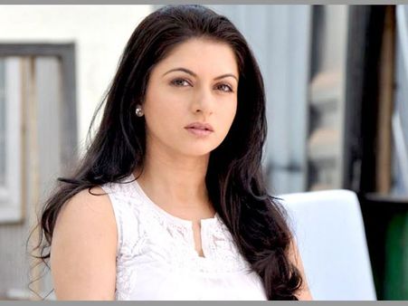 సల్మాన్ ప్రేయసిపై హిట్ అండ్ రన్ కేసు!