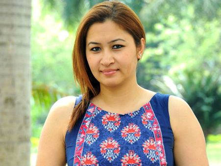 హీరో నితిన్ ఆమె కాళ్ళు పట్టుకున్నాడా..!? జ్వాలాగుత్తా ఇదిగో ఇలా చెప్పింది