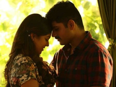 నిజంగానే ఇబ్బంది పడ్డాడా లేక....!? లిప్ లాక్ కోసం 19 టేకులు తీసుకున్నాడట