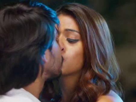 ‘జానీ జానీ ఎస్ పప్పా...డ్రికింగ్ వోడ్కా నో పప్పా’ సోషల్ మీడియాలో సాంగ్ వైరల్!