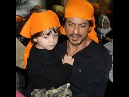 మనుసు దోచుకొన్న షారుక్.. అబ్‌రామ్‌తో కలిసి..