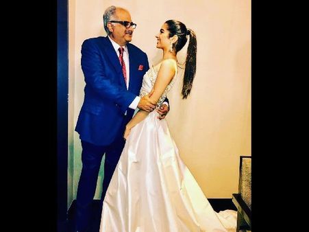 సోషల్ మీడియాలో శ్రీదేవి కూతురు మళ్లీ హల్‌చల్..