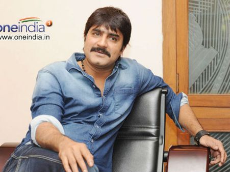 రోడ్డుమీద న్యూడ్ గా నడిపించినపుడు భయమేసింది :శ్రీకాంత్