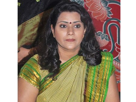 అయ్యో..! అసలు ఊహించలేం., రకుల్ కే అమ్మ పాత్ర చేస్తోంది