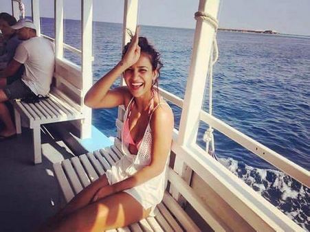 హీరోయిన్ చెల్లెలు చేసిన పనికి కుర్రాళ్లకు స్లీప్ లెస్ నైట్సే.. (ఫోటోస్)