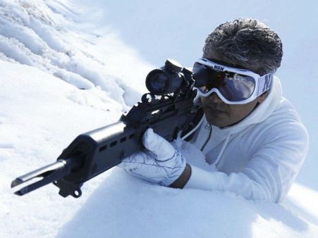 అజిత్ పోస్టర్ కిరాక్.. ఇంటర్నెట్‌లో వివేకం మానియా!