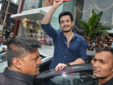 ఇంత జరిగినా అక్కినేని అఖిల్ ఏమాత్రం తగ్గట్లేదుగా!