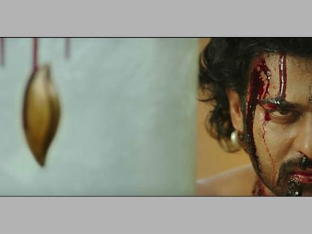 ‘బాహుబలి 2’ ట్రైలర్‌ లో చిన్న విజువల్ బయిటకు.. చూశారా! (వీడియో)