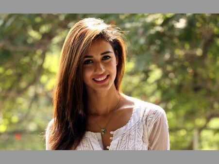 దిశాపటానికి చేదు అనుభవం.. హోటల్‌లో వెంటపడిన..