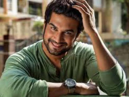 బాహబలి2లో ప్రభాస్‌కు డబ్బింగ్ చెప్పిన పవన్ విలన్