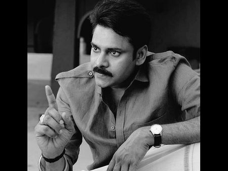 లేటెస్ట్ అప్‌డేట్స్: కాటమరాయుడు సునామీ.. రికార్డులపై పవర్ స్టార్ సర్జికల్ స్టైక్స్