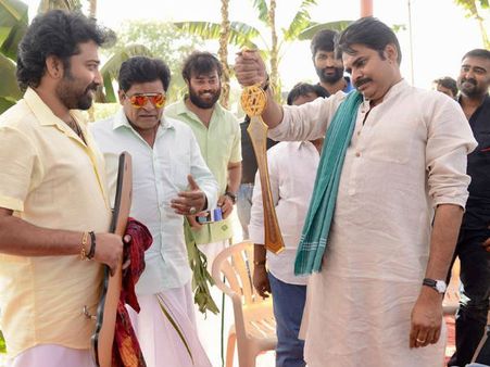 కాటమరాయుడు టైటిల్ సాంగ్ రేపే విడుదల... ఎన్నిగంటలకో తెలుసా