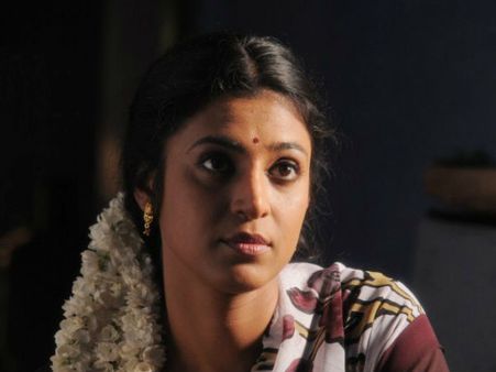 మీడియావాళ్లు నా మాటలు వక్రీకరించి రాసారంటూ సీనియర్ నటి ఫైర్