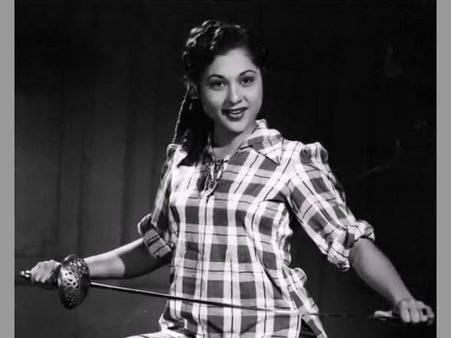 ప్రముఖ నటి పడక గది కోసం కొట్లాట.. వారెవరో తెలుసా..