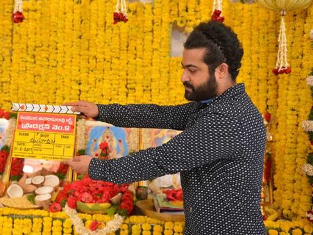 మూడో ఎన్టీఆర్ కి హీరోయిన్ ఉండదు, జై లవకుశ లో చాలామెలికలున్నాయ్