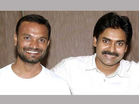 పవన్ కల్యాణ్ నన్ను దర్శకుడిగా చూడాలనుకొన్నారు.. ఆమెకు రుణపడి ఉంటా..