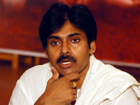 ఒకేరోజు రెండు విషాదవార్తలు, షూటింగ్‌స్పాట్ లోనే పవన్‌ కళ్యాణ్ విచారం