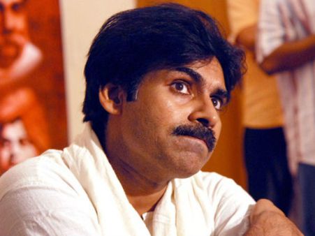 పవన్ కళ్యాణ్ హాట్ టాపిక్స్: 2 కోట్ల అడ్వాన్స్ ఇష్యూ... బ్యాక్ పెయిన్!