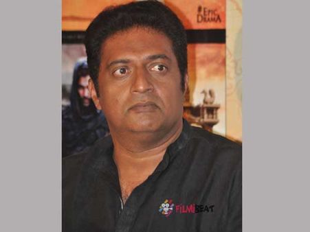 అభిమాని పట్ల దారుణంగా ప్రవర్తించిన ప్రకాష్ రాజ్!