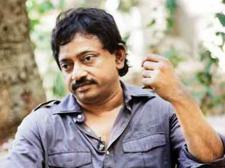 బండ్లగణేష్ ని మూతులు నాకే కుక్క తో పోలుస్తూ.... వర్మ కౌంటర్ అటాక్