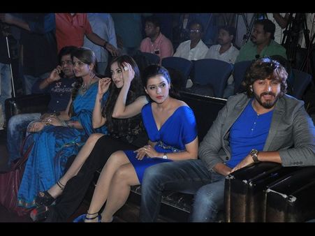 పూరి ‘రోగ్‌’ట్రైలర్ ఇదిగో, సౌతిండియాకు శ్రీదేవి పరిచయం చేసినట్లే అంటూ పూరి