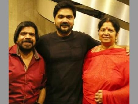 తొలి‌ఆల్బం లో అమ్మానాన్నలతో పాట, గాయనిగా స్టార్‌హీరో మదర్ ఎంట్రీ