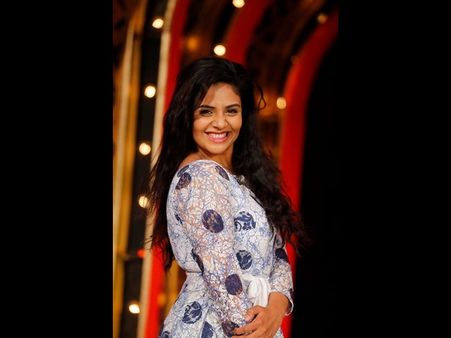 పాపం శ్రీముఖికి అలా జరిగిందా.. శ్రీనువైట్ల అలా చేశాడా..