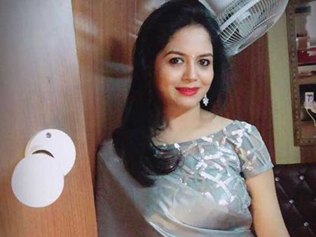 భవిష్యత్ అంధకారమే.. సింగర్ సునీత ఆవేదన