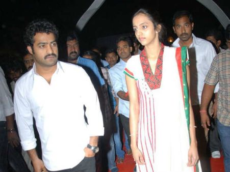 జూనియర్ ఎన్టీఆర్‌కు భార్య చివాట్లు.. చెడాపెడా తిట్టేసిన లక్ష్మీప్రణతి!