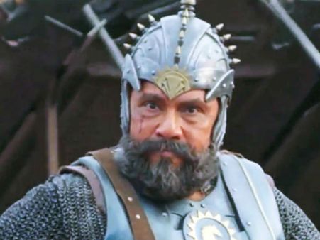 బాహుబలికి కట్టప్ప కష్టాలు: అన్ని షోలు రద్దు: సత్యరాజ్ ఉంటే నో రిలీజ్!