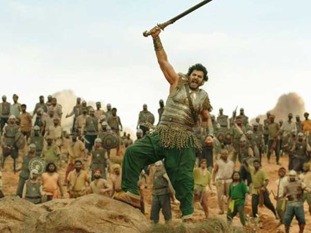 బాహుబలి 2 రిలీజ్ ఆగిపోయింది : జక్కన్న కు కోలీవుడ్ పెద్ద షాకే ఇచ్చింది