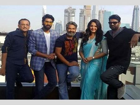 ప్రభాస్, రానా, అనుష్క, రాజమౌళి, శోభూలకు చేదు అనుభవం.. దుబాయ్ విమానంలో..!