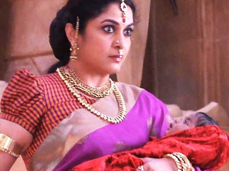 బాహుబలి 2 ఇంటర్వెల్ సీన్ లీక్ అయ్యింది అంటూ.... చూస్తే అవాక్కవుతారు (వీడియో)