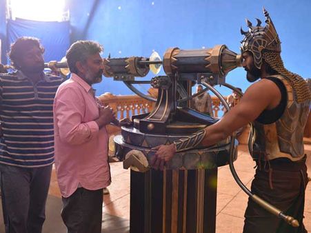 వావ్... ఎంత అద్భుతంగా ఉందో (బాహుబలి 2 సాండ్ ఆర్ట్ వీడియో)