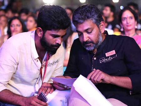 బాహుబలి షూటింగులో తిట్టాడు, అమ్మ దగ్గర వడ్డీకి డబ్బులు తీసుకున్నా: కార్తికేయ