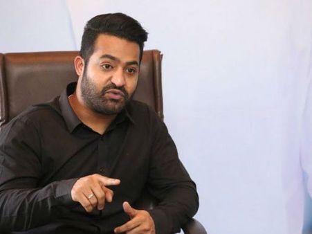 పార్టీ పాలిటిక్స్: ఆ పని చేసిందెవరంటూ ఎన్టీఆర్ ఫ్యాన్స్ వేట!