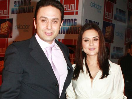 లైంగికంగా వేదించిన బాయ్ ఫ్రెండ్ తోనే మళ్ళీ కనిపించింది: పెళ్ళయ్యాక కూడా