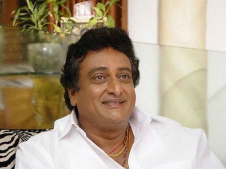 హేమ చెప్పుతో కొట్టినట్లు చెప్పింది: 30 ఇయర్ పృధ్వి సంచలనం!