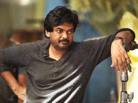 పూరి కెరీర్లోనే దారుణం, ఇండస్ట్రీలో ఇపుడు ఇదే హాట్ టాపిక్!