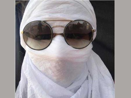 ఏంటీ ఫోజూ..!? నాలా కప్పుకోండి: రకుల్ ప్రీత్ సింగ్