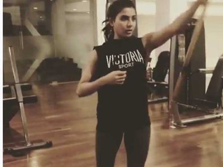 సమంతా కర్రసాము... చూస్తే అవాక్కవ్వాల్సిందే (వీడియో)