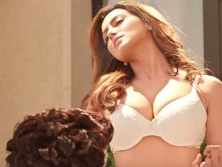 నీవు సెక్స్ సీన్లకు పనికిరావన్నారు.. బట్టలు విప్పి నటిస్తే తల్లిదండ్రులు ఊరుకుంటారా?.. సన