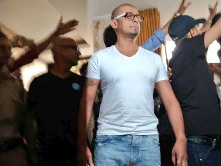 మత వివాదం: గుండు కొట్టించుకుని సోనూ నిగమ్ సంచలనం!